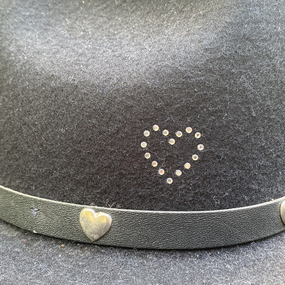 LHC Brands “Hearts” 100% Wool Hat - Picture 3 of 12